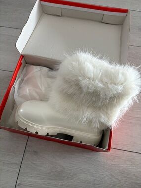 Girls White Faux Fur Winter Boots